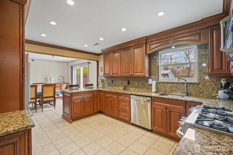 Photo 10 of 41 Rodak Circle, Edison NJ 08817, Edison, NJ