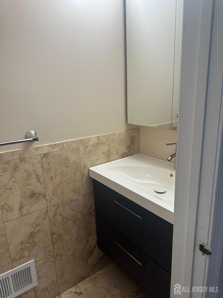 Photo 12 of 73 Goodwin Drive, North Brunswick NJ 08902, North Brunswick, NJ