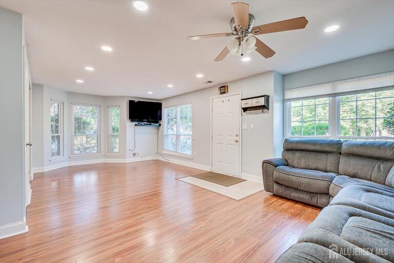 Photo 4 of 73 Goodwin Drive, North Brunswick NJ 08902, North Brunswick, NJ