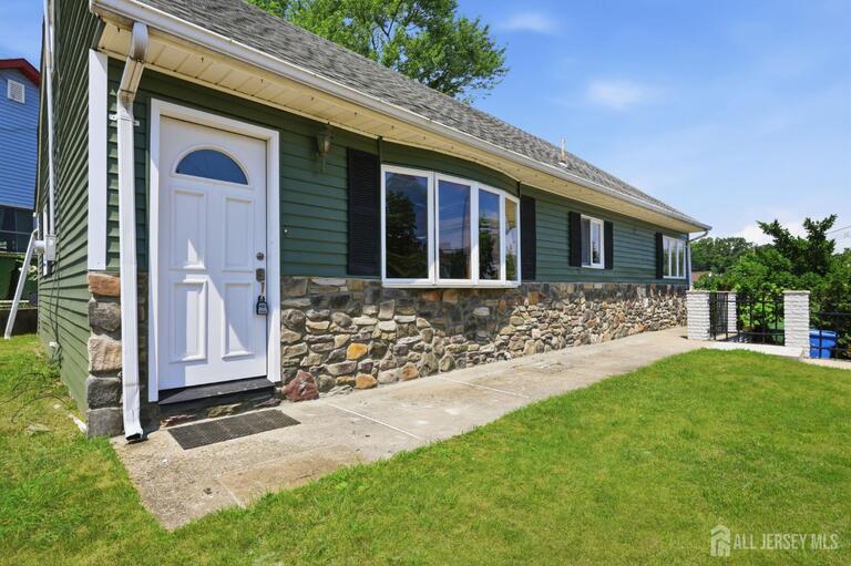 Photo 3 of 2 Kendall Drive, Parlin NJ 08859, Parlin, NJ
