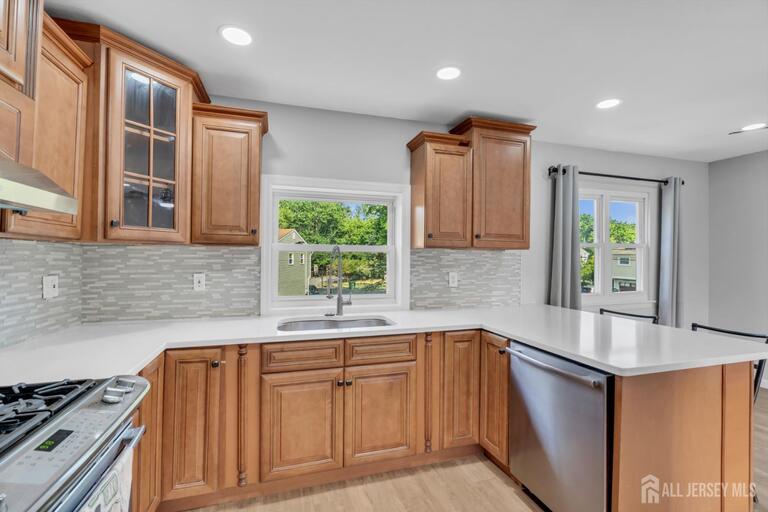 Photo 16 of 125 Jeff Street, Edison NJ 08837, Edison, NJ