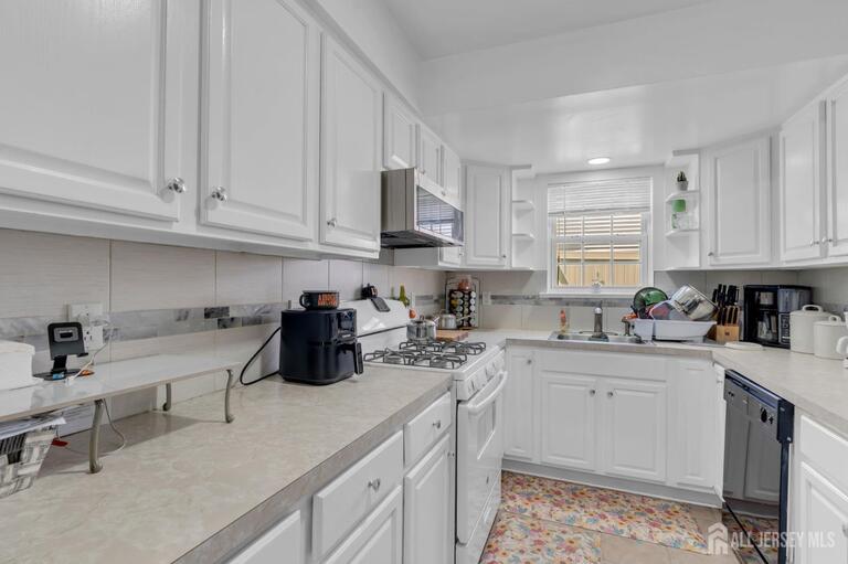 Photo 16 of 425 Thomas Street, Perth Amboy NJ 08861, Perth Amboy, NJ