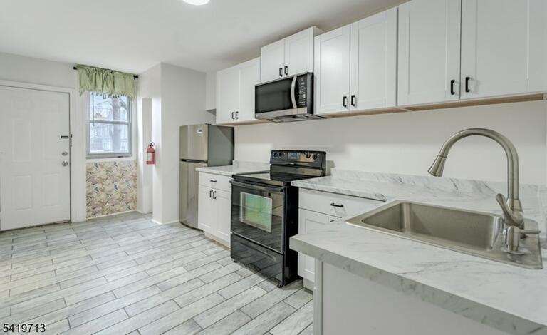 Property listing MLS 4016646 photo 3