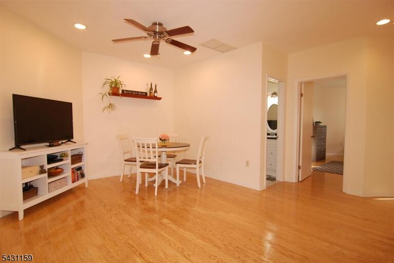 Property listing MLS 4032228 photo 8
