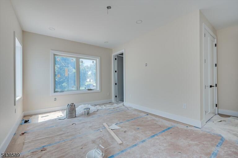 Property listing MLS 4033571 photo 41