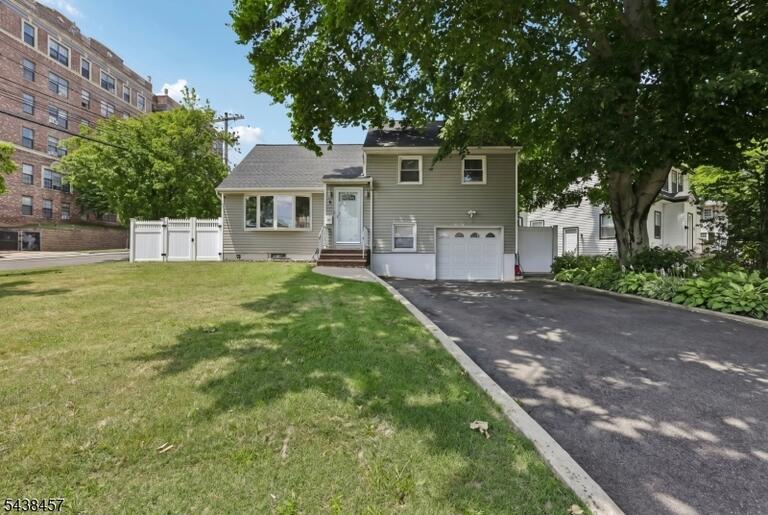 Property listing MLS 4033873 photo 2