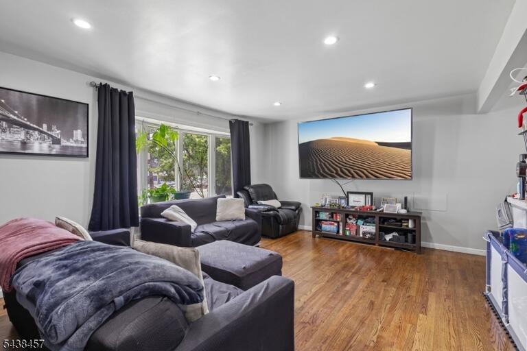 Property listing MLS 4033873 photo 4