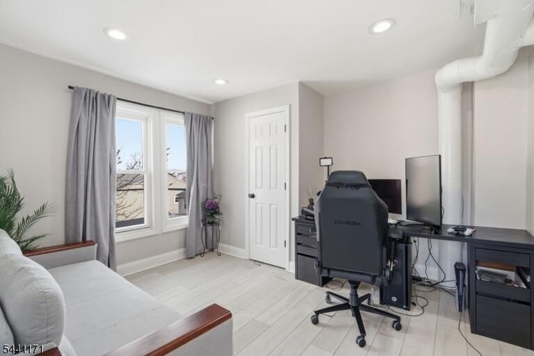 Property listing MLS 4035750 photo 18