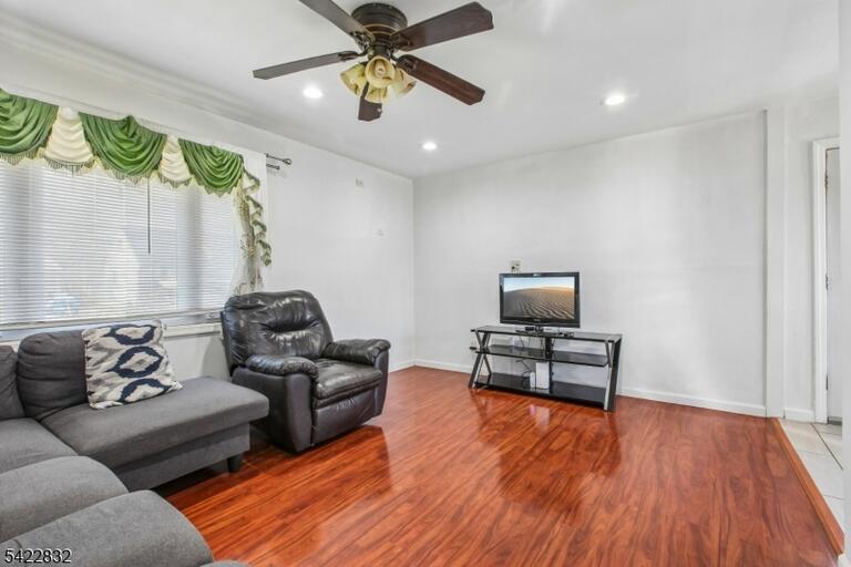 Property listing MLS 4036191 photo 9