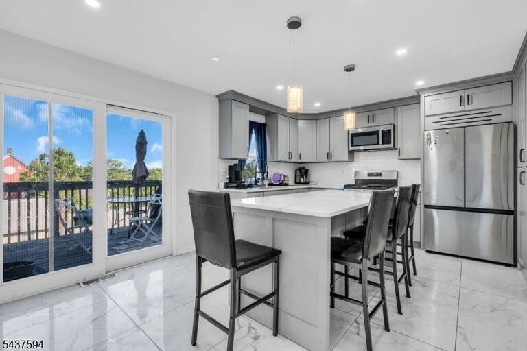 Property listing MLS 4036738 photo 8