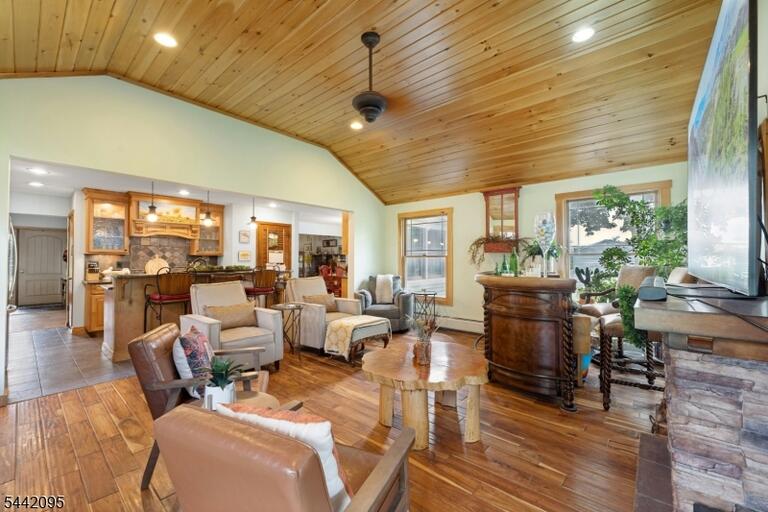 Property listing MLS 4037485 photo 32
