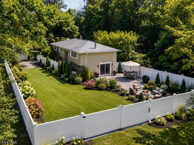 Property listing MLS 4037647 photo 2