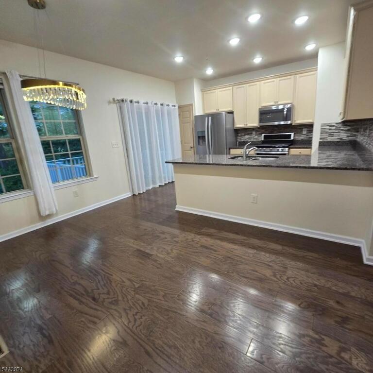 Property listing MLS 4037992 photo 11