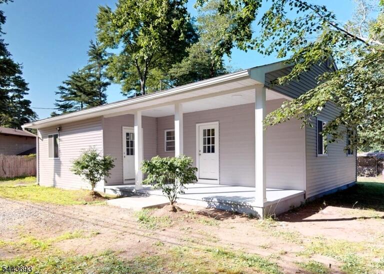 Property listing MLS 4038374 photo 1