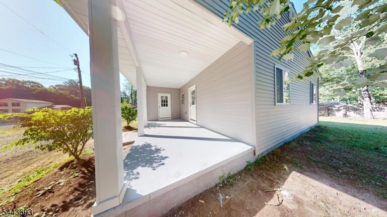 Property listing MLS 4038374 photo 2