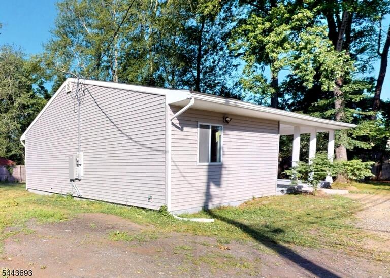 Property listing MLS 4038374 photo 3