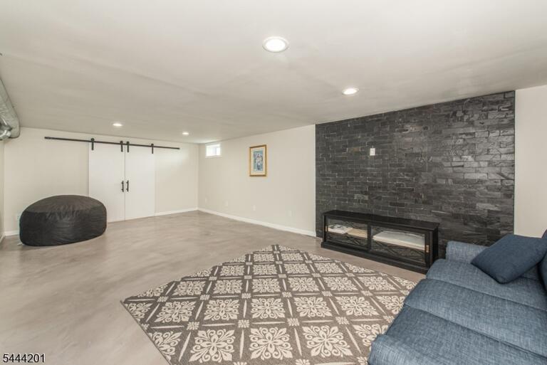 Property listing MLS 4038420 photo 16
