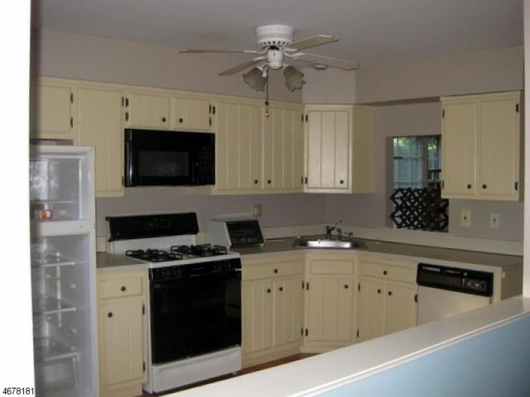 Property listing MLS 4038465 photo 3