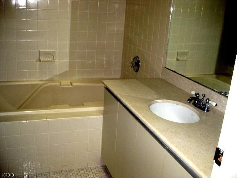Property listing MLS 4038465 photo 7
