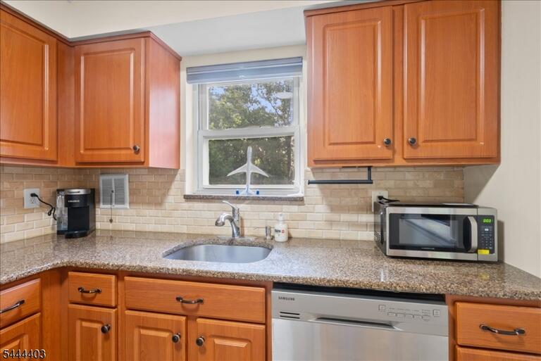 Property listing MLS 4039663 photo 10