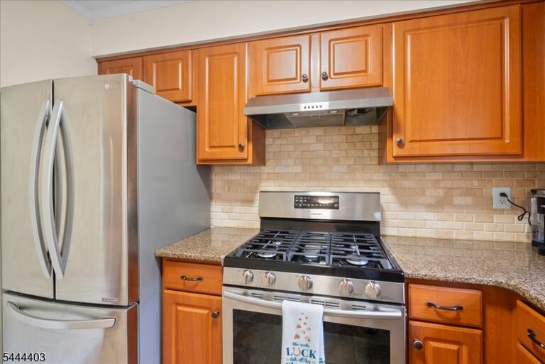 Property listing MLS 4039663 photo 11