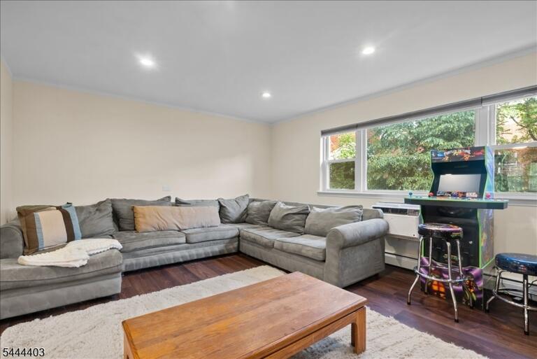 Property listing MLS 4039663 photo 2