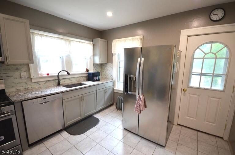 Property listing MLS 4039739 photo 3
