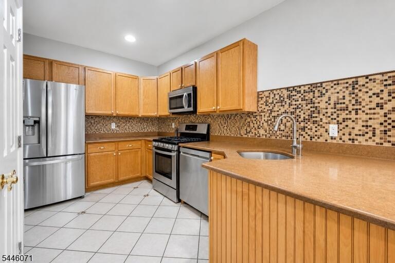 Property listing MLS 4040156 photo 4