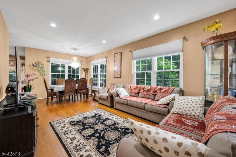 Property listing MLS 4040157 photo 4