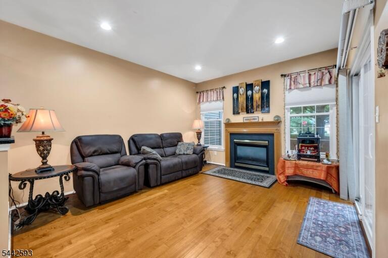 Property listing MLS 4040157 photo 6