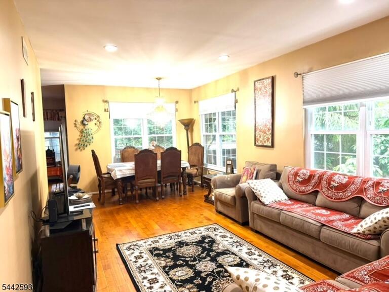 Property listing MLS 4040157 photo 9