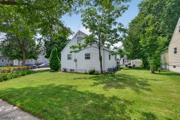 Property listing MLS 4040549 photo 37