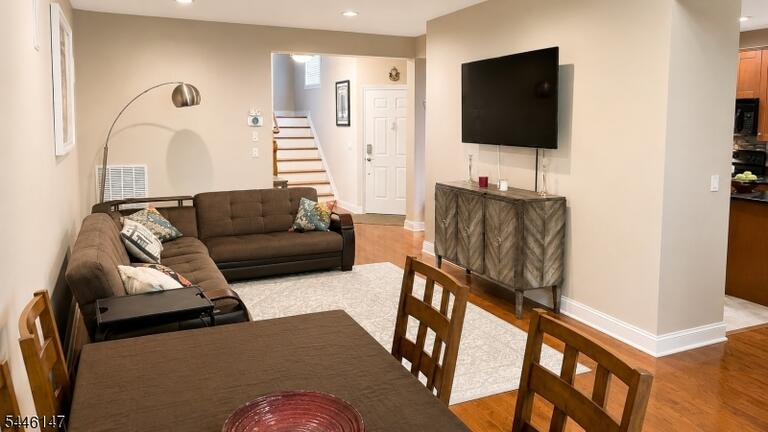 Property listing MLS 4041554 photo 3