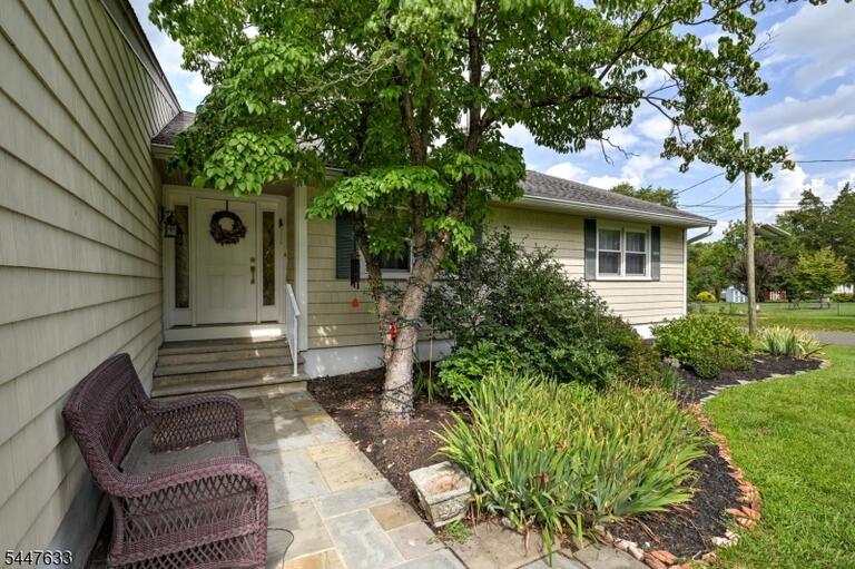 Property listing MLS 4041564 photo 3