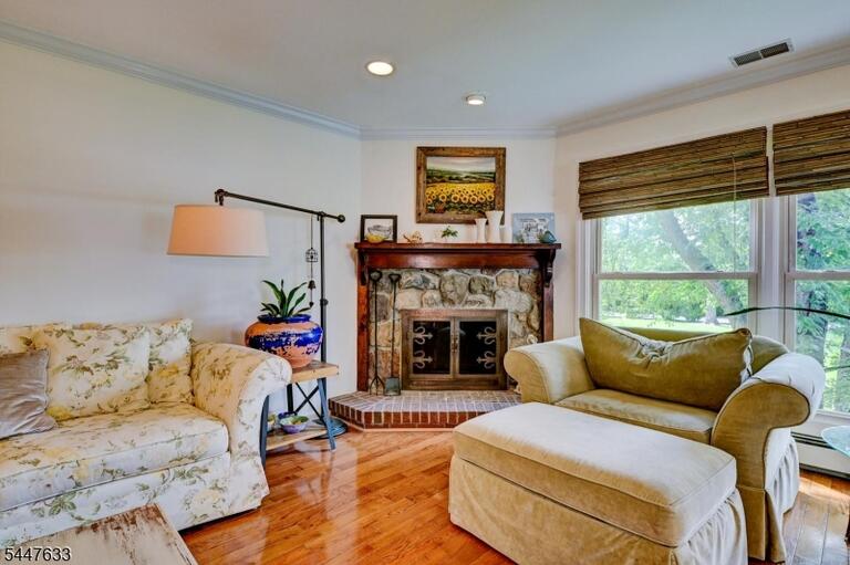 Property listing MLS 4041564 photo 9