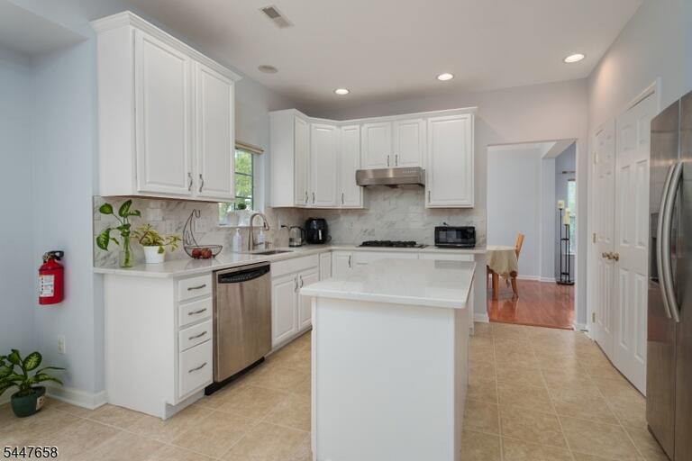 Property listing MLS 4041588 photo 14