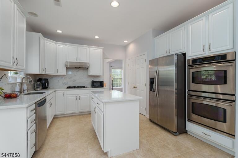 Property listing MLS 4041588 photo 15