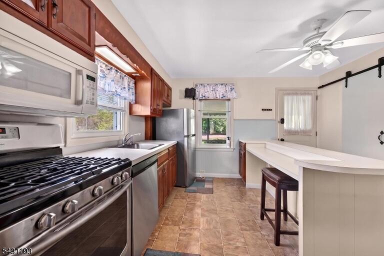 Property listing MLS 4042135 photo 4