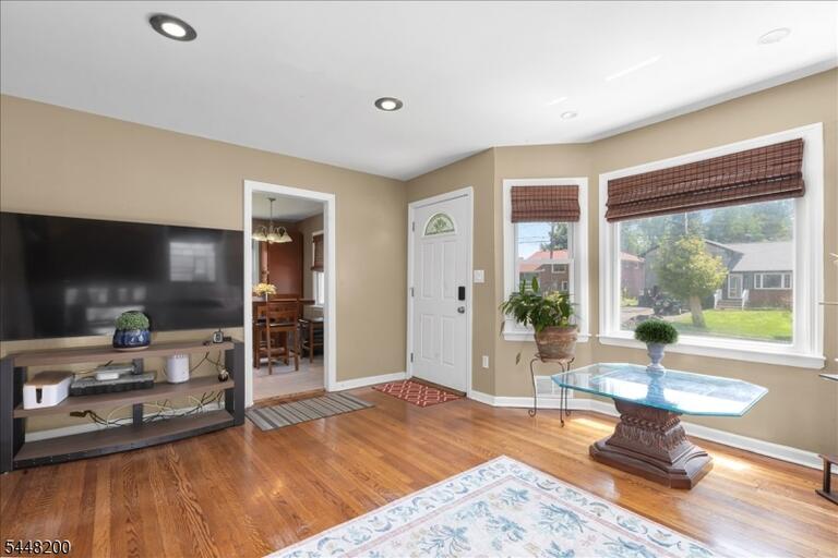 Property listing MLS 4042661 photo 4