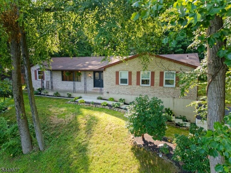 Property listing MLS 4043282 photo 1
