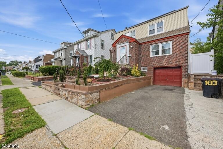 Property listing MLS 4046181 photo 1