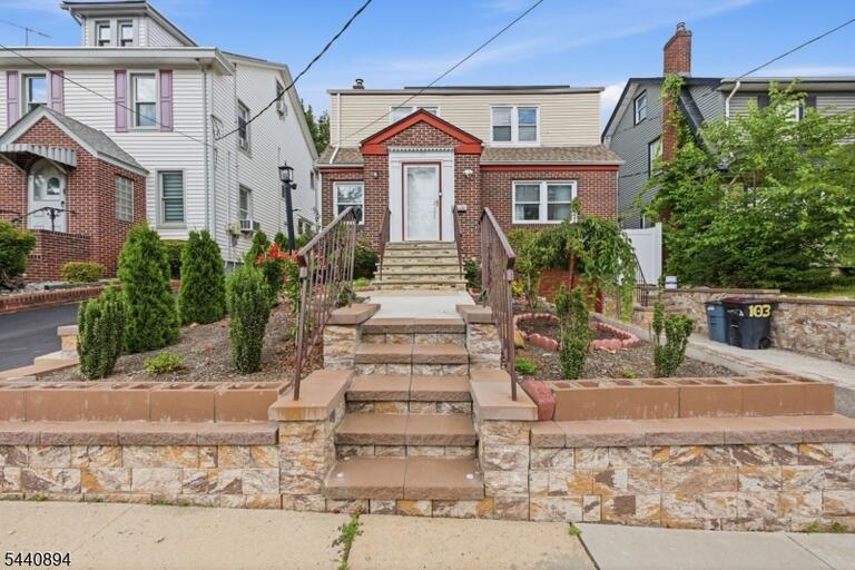 Property listing MLS 4046181 photo 2