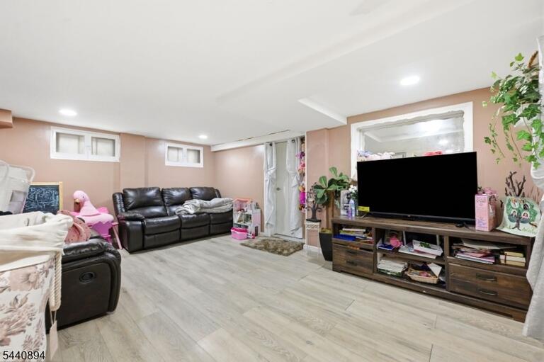 Property listing MLS 4046181 photo 25