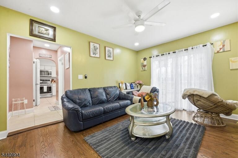 Property listing MLS 4046181 photo 5