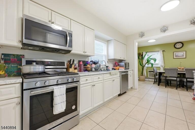 Property listing MLS 4046181 photo 9