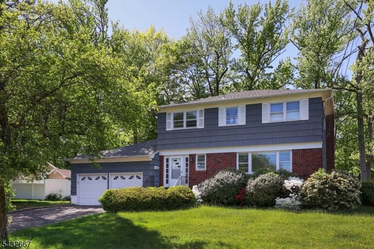 Property listing MLS 4046325 photo 1