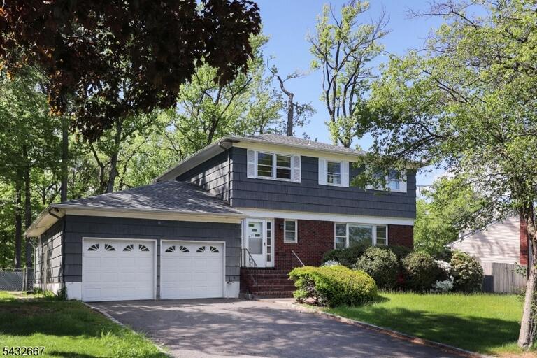 Property listing MLS 4046325 photo 2