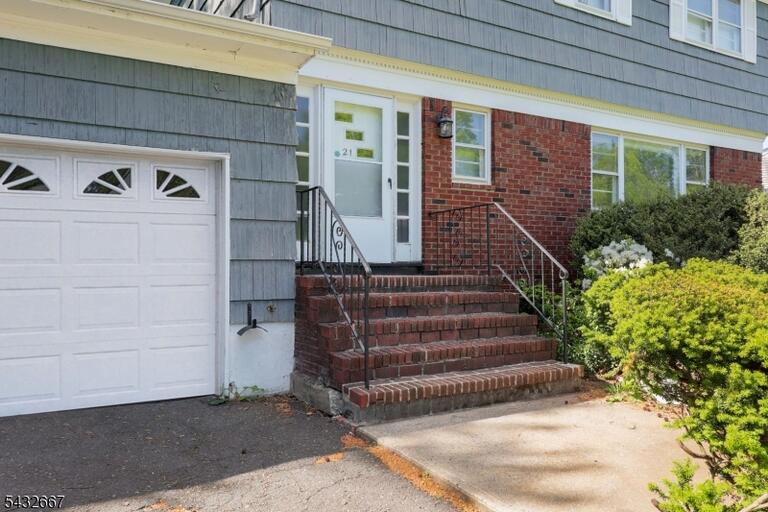 Property listing MLS 4046325 photo 3