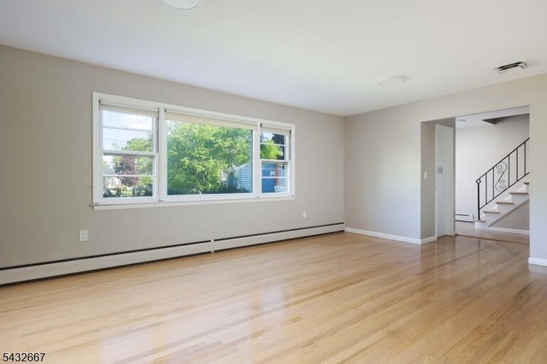 Property listing MLS 4046325 photo 5