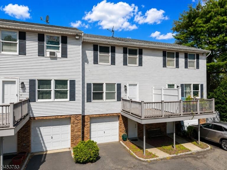 Property listing MLS 4047401 photo 1